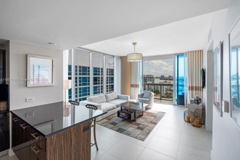 Condo in Miami Beach, Florida, 1 bedroom  № 1951672 - photo 1