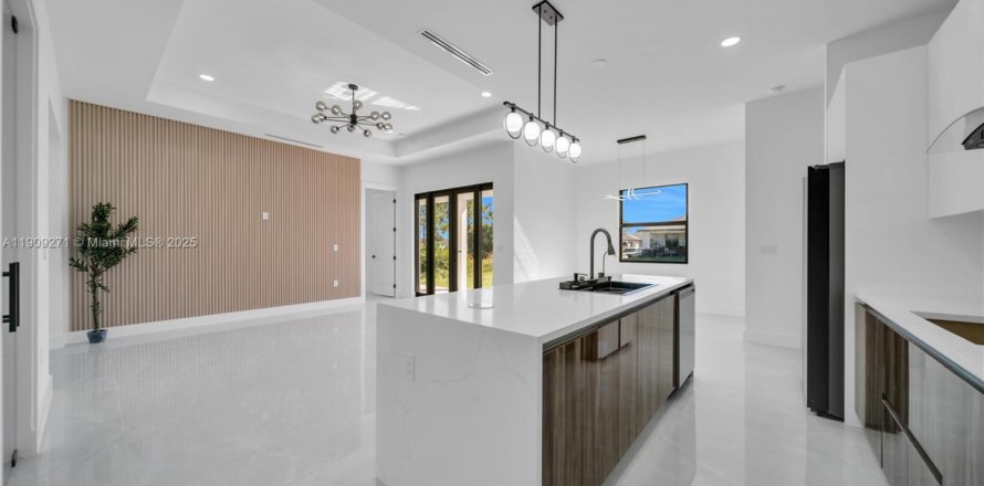 House in Lehigh Acres, Florida 3 bedrooms, 152.36 sq.m. № 1965560