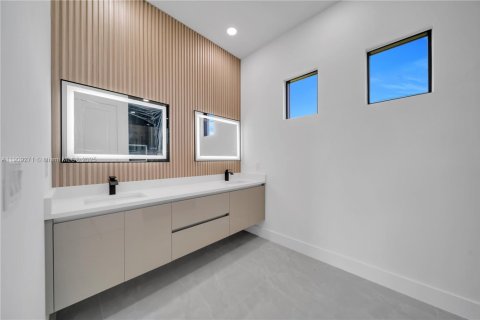 House in Lehigh Acres, Florida 3 bedrooms, 152.36 sq.m. № 1965560 - photo 9