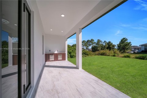 House in Lehigh Acres, Florida 3 bedrooms, 152.36 sq.m. № 1965560 - photo 13