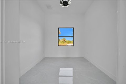 House in Lehigh Acres, Florida 3 bedrooms, 152.36 sq.m. № 1965560 - photo 8