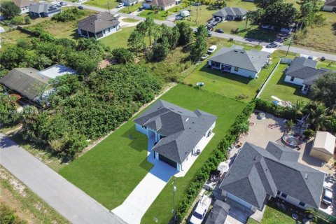 House in Lehigh Acres, Florida 3 bedrooms, 152.36 sq.m. № 1965560 - photo 19