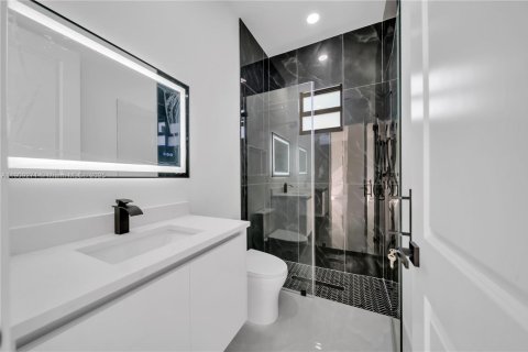 House in Lehigh Acres, Florida 3 bedrooms, 152.36 sq.m. № 1965560 - photo 7