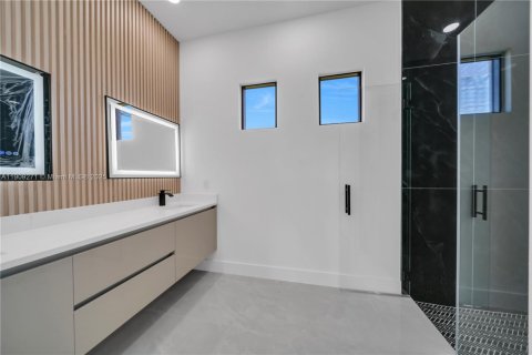 House in Lehigh Acres, Florida 3 bedrooms, 152.36 sq.m. № 1965560 - photo 11