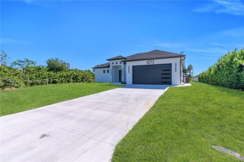 House in Lehigh Acres, Florida 3 bedrooms, 152.36 sq.m. № 1965560 - photo 15