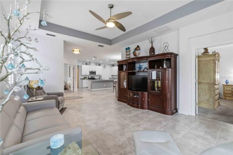 House in Sarasota, Florida 2 bedrooms, 150.41 sq.m. № 2106772 - photo 11