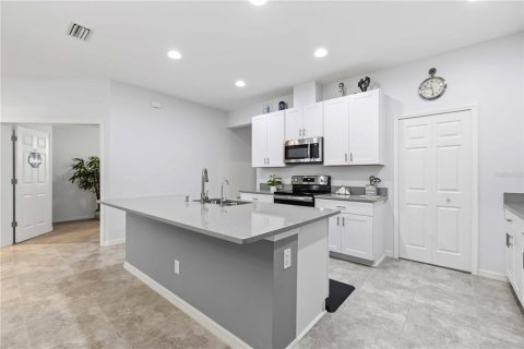 House in Sarasota, Florida 2 bedrooms, 150.41 sq.m. № 2106772 - photo 19