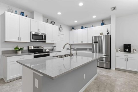 House in Sarasota, Florida 2 bedrooms, 150.41 sq.m. № 2106772 - photo 24