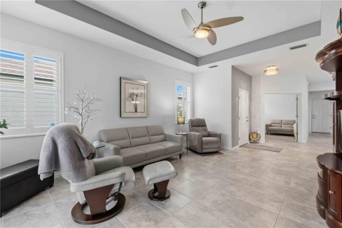 House in Sarasota, Florida 2 bedrooms, 150.41 sq.m. № 2106772 - photo 10
