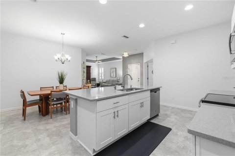 House in Sarasota, Florida 2 bedrooms, 150.41 sq.m. № 2106772 - photo 20