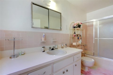 Casa en venta en Plantation, Florida, 4 dormitorios, 195.19 m2 № 1963482 - foto 16