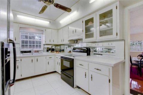 Casa en venta en Plantation, Florida, 4 dormitorios, 195.19 m2 № 1963482 - foto 8