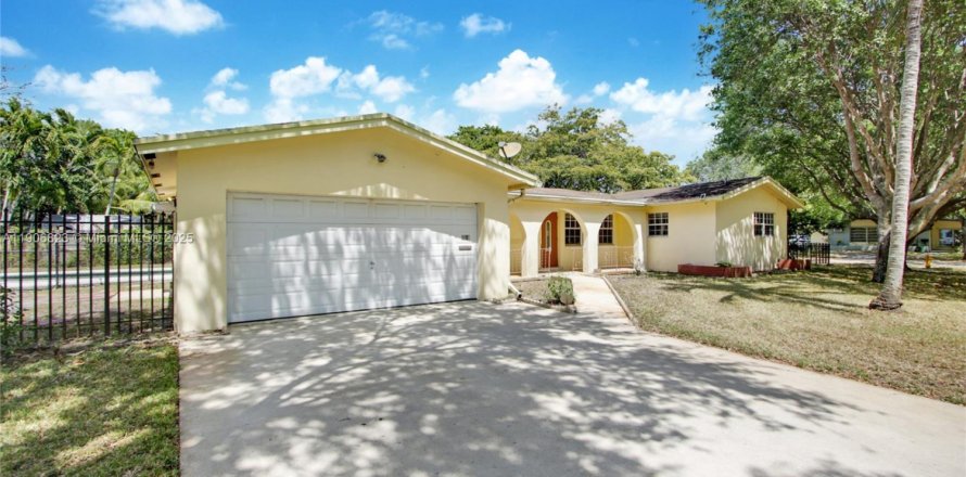 Casa en Plantation, Florida 4 dormitorios, 195.19 m2 № 1963482