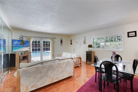 Casa en venta en Plantation, Florida, 4 dormitorios, 195.19 m2 № 1963482 - foto 5