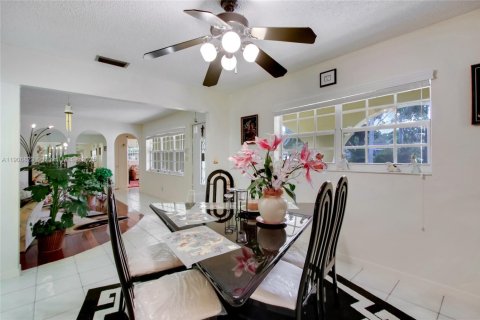 Casa en venta en Plantation, Florida, 4 dormitorios, 195.19 m2 № 1963482 - foto 7