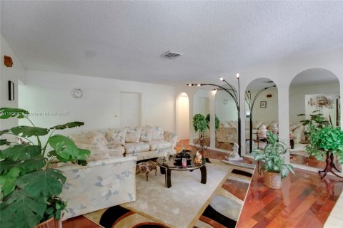 Casa en venta en Plantation, Florida, 4 dormitorios, 195.19 m2 № 1963482 - foto 13