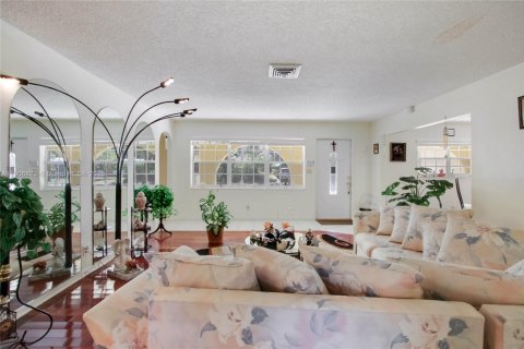 Casa en venta en Plantation, Florida, 4 dormitorios, 195.19 m2 № 1963482 - foto 6