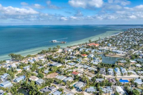 Купить виллу или дом в Анна-Мария, Флорида 7 комнат, 132.01м2, № 2117724 - фото 4