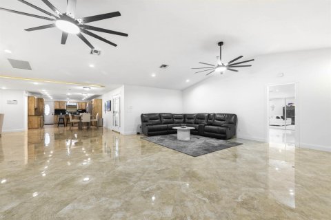 Casa en venta en St. Lucie, Florida, 4 dormitorios, 247.12 m2 № 2248526 - foto 26