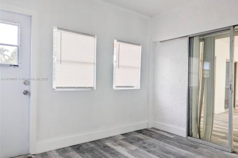 House in Pembroke Pines, Florida 4 bedrooms, 203.92 sq.m. № 1921141 - photo 12