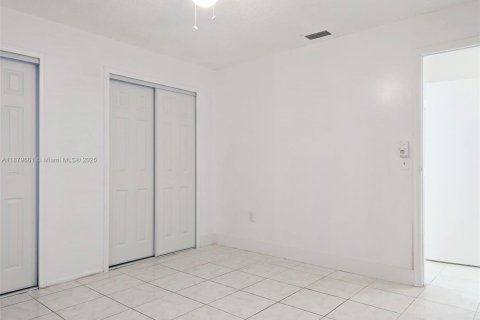 House in Pembroke Pines, Florida 4 bedrooms, 203.92 sq.m. № 1921141 - photo 17