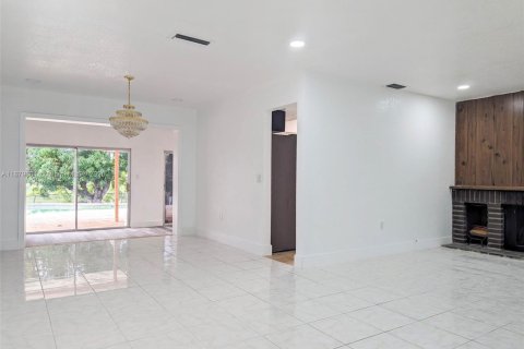 House in Pembroke Pines, Florida 4 bedrooms, 203.92 sq.m. № 1921141 - photo 6
