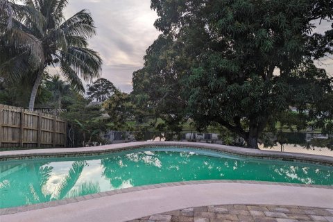 House in Pembroke Pines, Florida 4 bedrooms, 203.92 sq.m. № 1921141 - photo 20