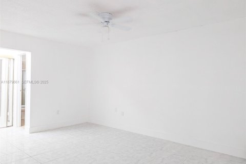 Casa en venta en Pembroke Pines, Florida, 4 dormitorios, 203.92 m2 № 1921141 - foto 22