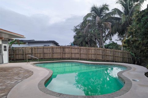 House in Pembroke Pines, Florida 4 bedrooms, 203.92 sq.m. № 1921141 - photo 2