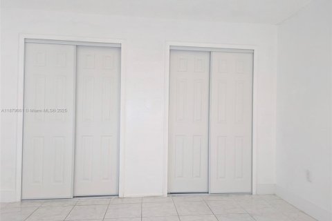 House in Pembroke Pines, Florida 4 bedrooms, 203.92 sq.m. № 1921141 - photo 18