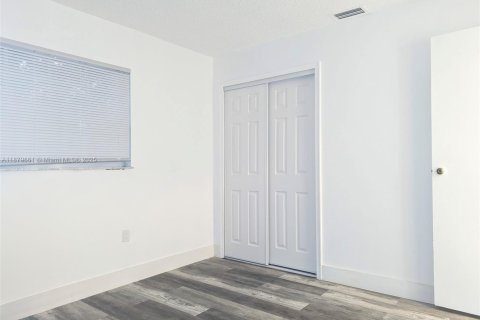 House in Pembroke Pines, Florida 4 bedrooms, 203.92 sq.m. № 1921141 - photo 8