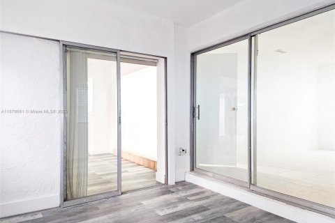 House in Pembroke Pines, Florida 4 bedrooms, 203.92 sq.m. № 1921141 - photo 13