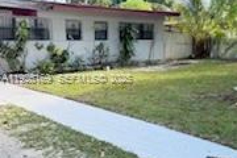House in Miami Gardens, Florida 3 bedrooms, 101.73 sq.m. № 1984691 - photo 5