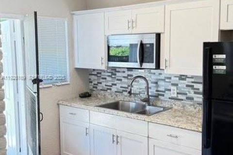 House in Miami Gardens, Florida 3 bedrooms, 101.73 sq.m. № 1984691 - photo 2