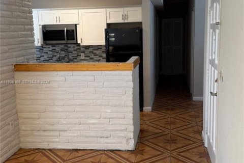 Villa ou maison à vendre à Miami Gardens, Floride: 3 chambres, 101.73 m2 № 1984691 - photo 12