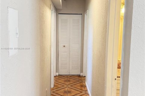 House in Miami Gardens, Florida 3 bedrooms, 101.73 sq.m. № 1984691 - photo 7