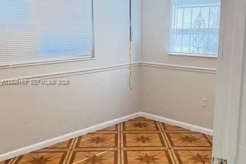 House in Miami Gardens, Florida 3 bedrooms, 101.73 sq.m. № 1984691 - photo 8