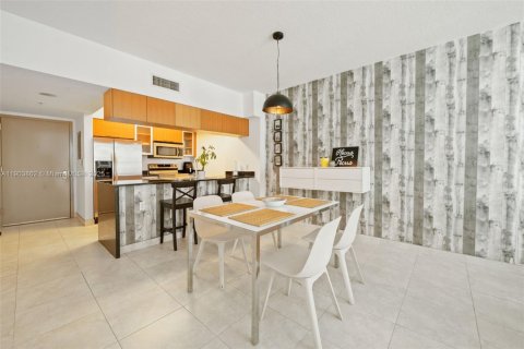 Condo in Miami, Florida, 1 bedroom  № 1957326 - photo 9