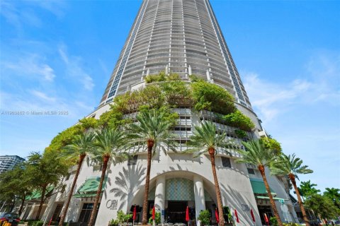 Condo in Miami, Florida, 1 bedroom  № 1957326 - photo 1