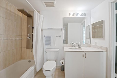 Condo in Miami, Florida, 1 bedroom  № 1957326 - photo 20