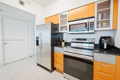 Condo in Miami, Florida, 1 bedroom  № 1957326 - photo 11