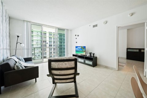 Condo in Miami, Florida, 1 bedroom  № 1957326 - photo 3