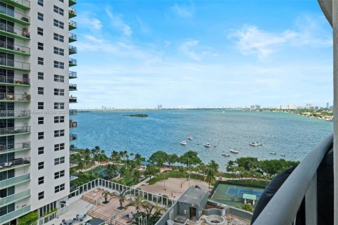 Condo in Miami, Florida, 1 bedroom  № 1957326 - photo 15