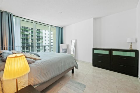 Condo in Miami, Florida, 1 bedroom  № 1957326 - photo 17