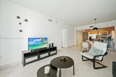 Condo in Miami, Florida, 1 bedroom  № 1957326 - photo 6