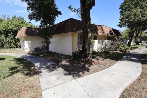 Купить кондоминиум в Майами, Флорида 3 спальни, 109.62м2, № 1969009 - фото 23