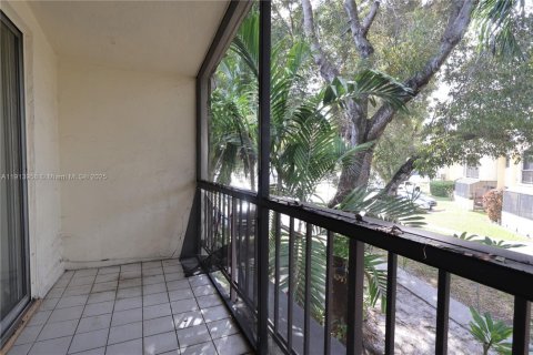 Купить кондоминиум в Майами, Флорида 3 спальни, 109.62м2, № 1969009 - фото 10