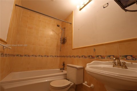 Купить кондоминиум в Майами, Флорида 3 спальни, 109.62м2, № 1969009 - фото 19