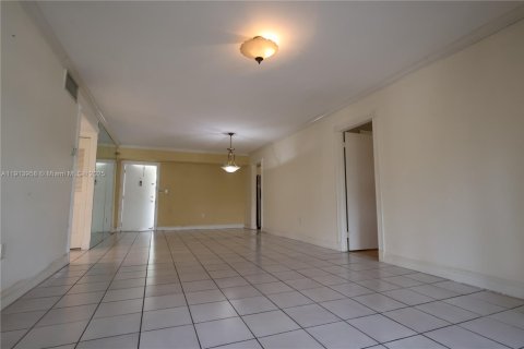 Купить кондоминиум в Майами, Флорида 3 спальни, 109.62м2, № 1969009 - фото 4