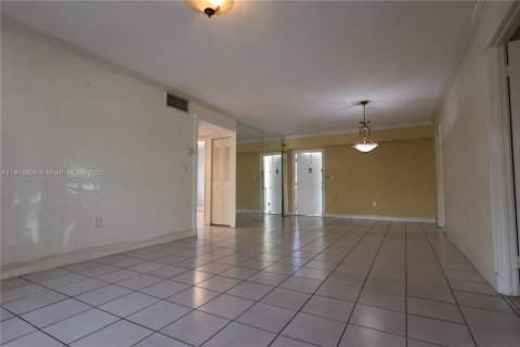 Купить кондоминиум в Майами, Флорида 3 спальни, 109.62м2, № 1969009 - фото 5